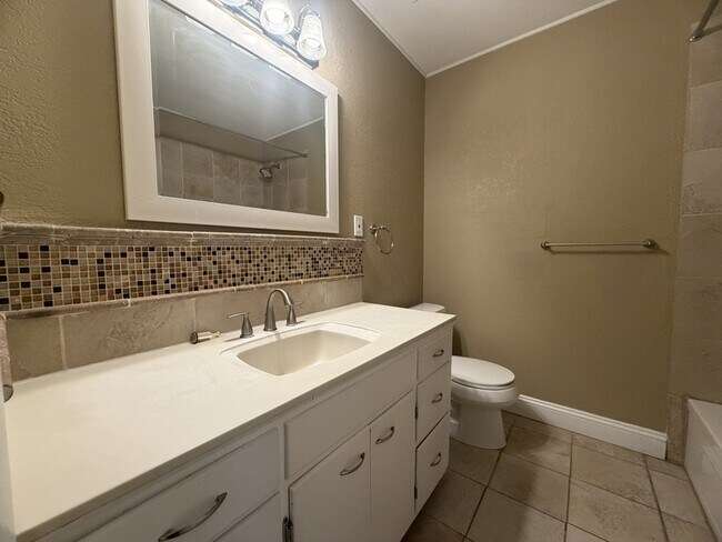 Building Photo - 5035 Overton Ave