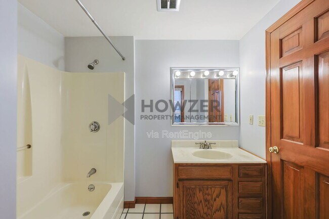 Building Photo - 35 Riverside Dr