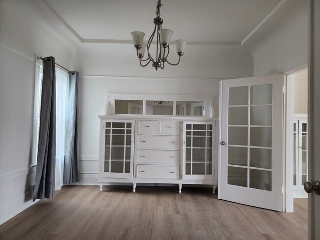 Building Photo - 521 18th Ave