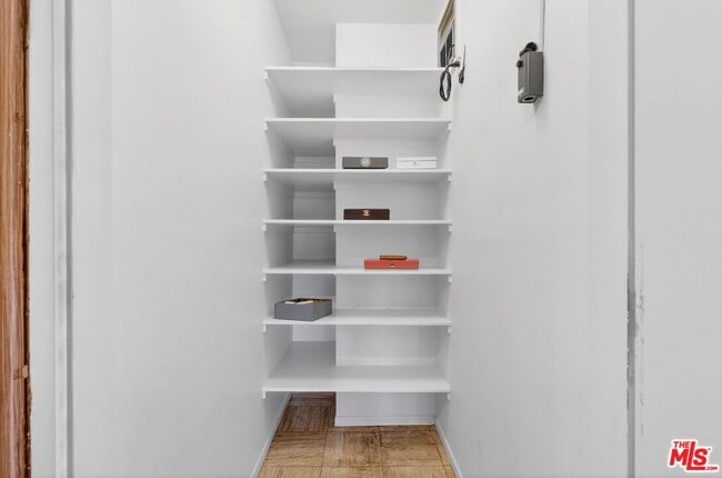 Building Photo - 3713 Dellvale Pl