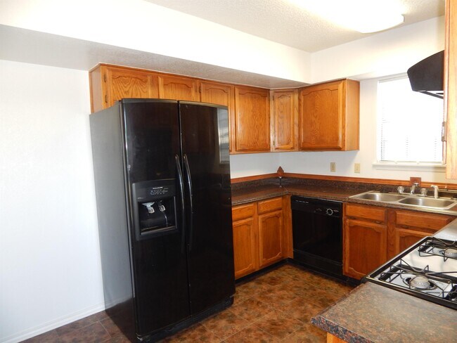 Building Photo - 1613 Bobby Lee Dr