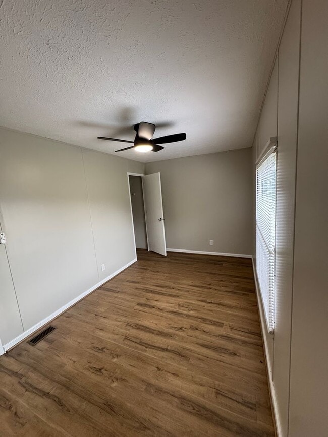 Building Photo - 3 Bed, 2 Bath Mobile Home Near Coldwater E...