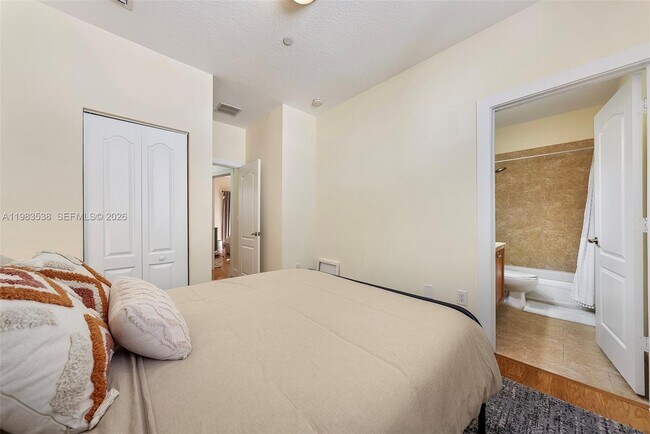 Building Photo - 2767 Coconut Ave