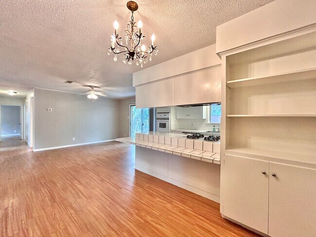 Building Photo - 3 Bed, 2 Bath Home – Fully Equipped & Move-In Ready!