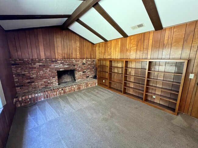 Building Photo - Spacious Home in Wonderful Davis Neighborhood!