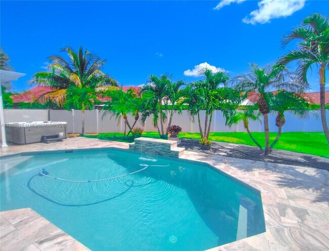 Building Photo - 5780 Sun Pointe Cir