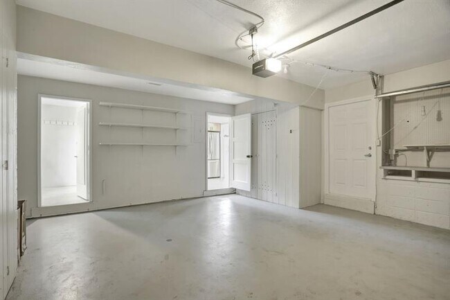 Building Photo - 2616 NE 26th Terrace