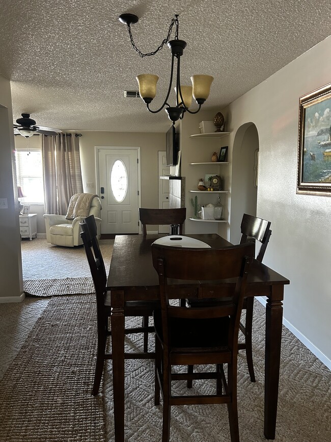 Building Photo - 1136 Peach Tree Dr