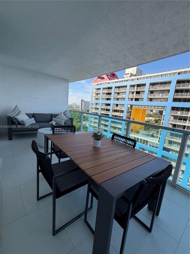 Building Photo - 2101 Brickell Ave
