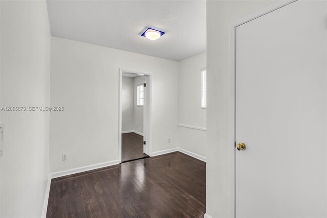 Building Photo - 3640 SW 25th St