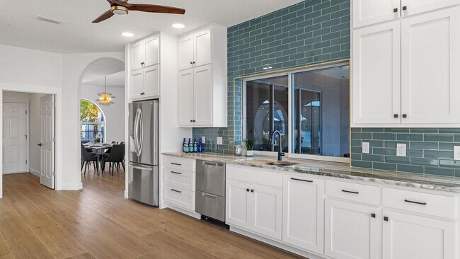 Building Photo - 5601 Almar Dr