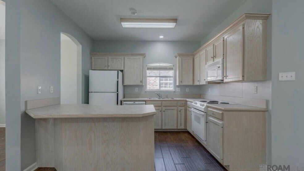 Building Photo - 225 Shadowbrush Bend