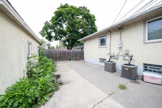 Building Photo - 5524 Oliver Ave S