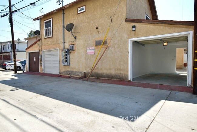 Building Photo - 3 Bedroom, 2 Bath House on Shared Lot