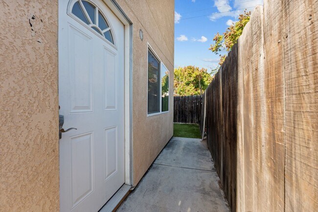 Building Photo - 6252 Dorothy Dr