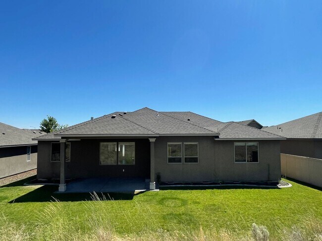 Building Photo - Beautiful House in Horn Rapids