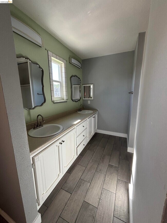 Building Photo - 5250 Riverlake Rd