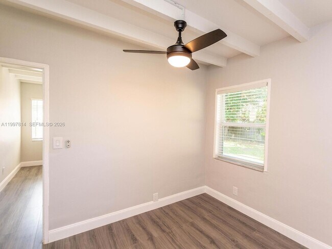 Building Photo - 1413 NW 3rd Ave