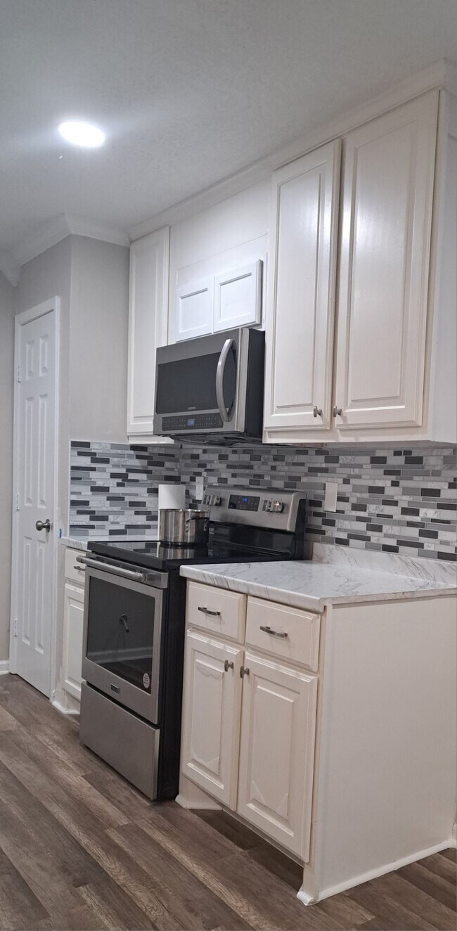 Building Photo - 2114 N Farm to Market 1486