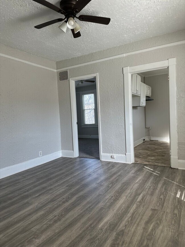 Building Photo - 120 Hough Ave