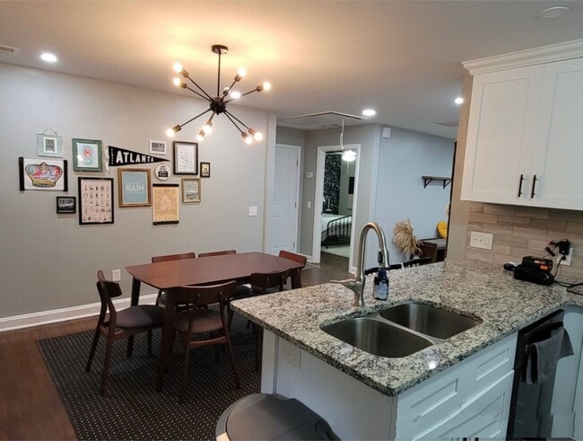 Building Photo - 1372 Lockwood Dr SW