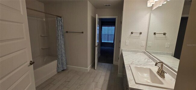 Building Photo - 3107 NE 46th Ave