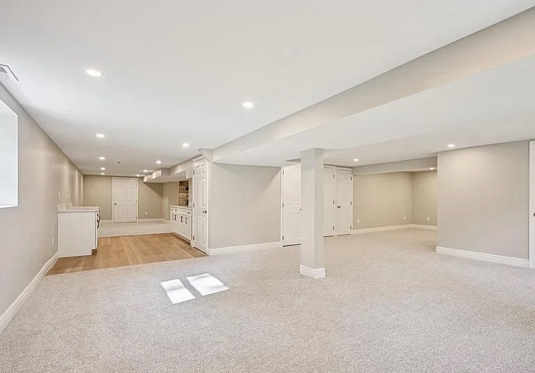 Building Photo - 711 E Butler Pike