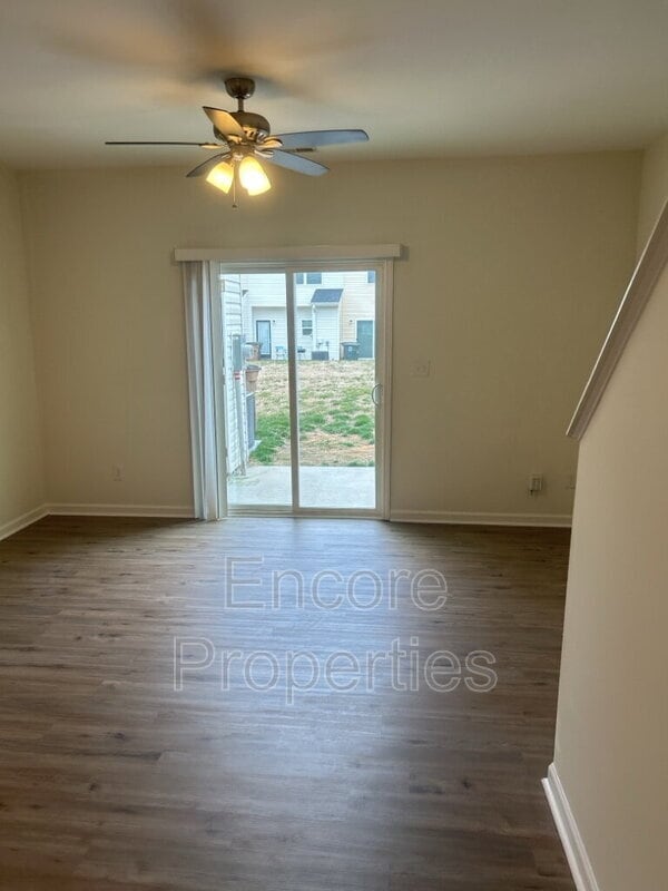 Building Photo - 121 Summerland Dr