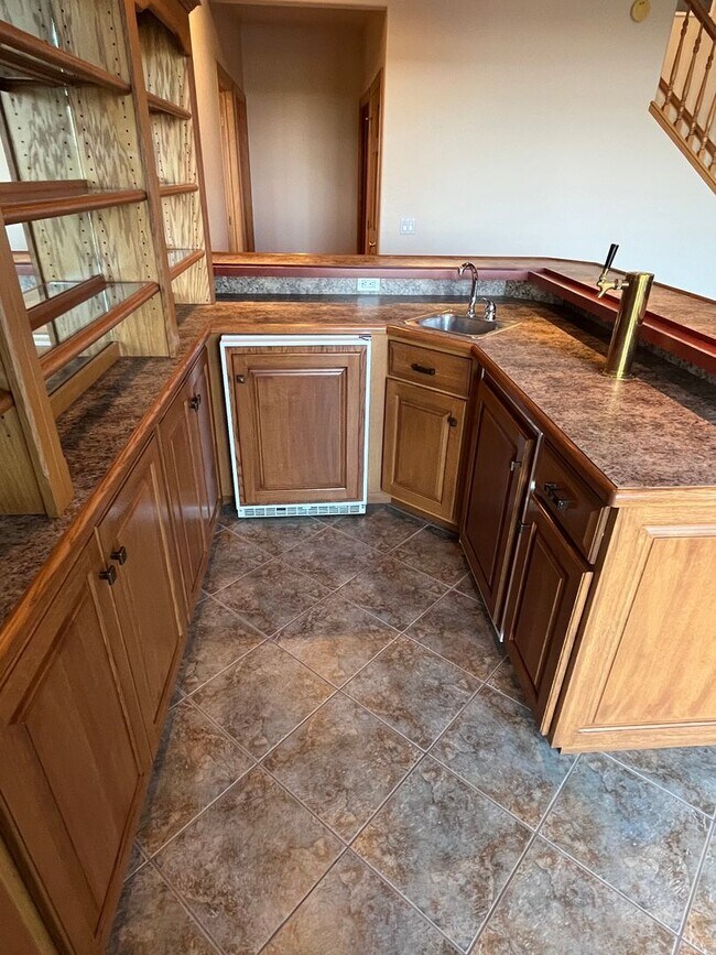 Building Photo - Beautiful Five-Bedroom, Three-Bathroom Home for Rent