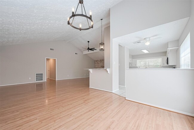 Building Photo - 2606 Lexington Woods Dr