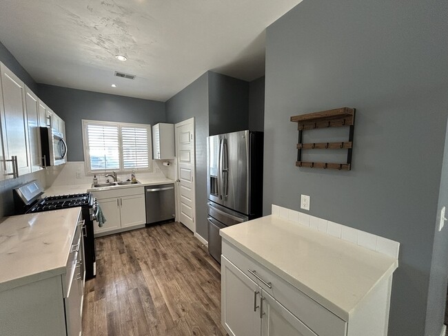 Building Photo - 394 Trenton Court