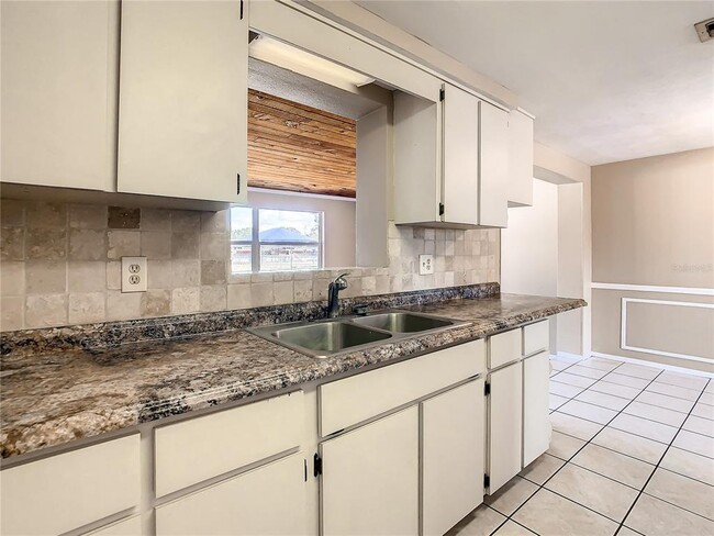 Building Photo - 5319 Drift Tide Dr