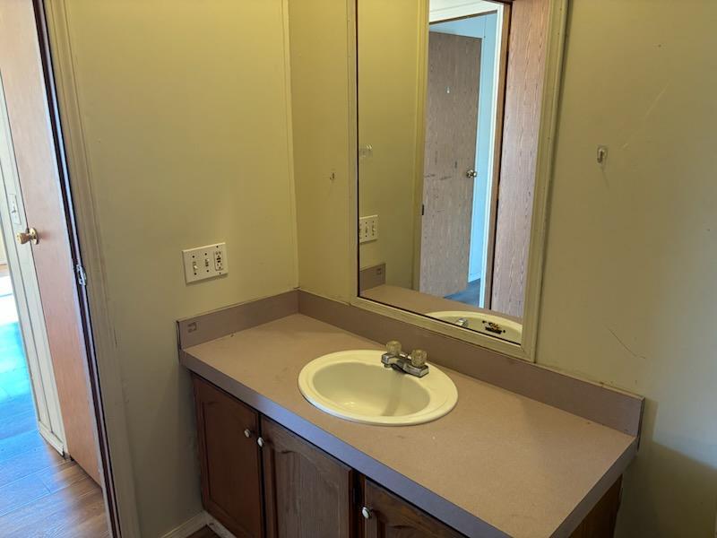 Building Photo - 823 W Oak St