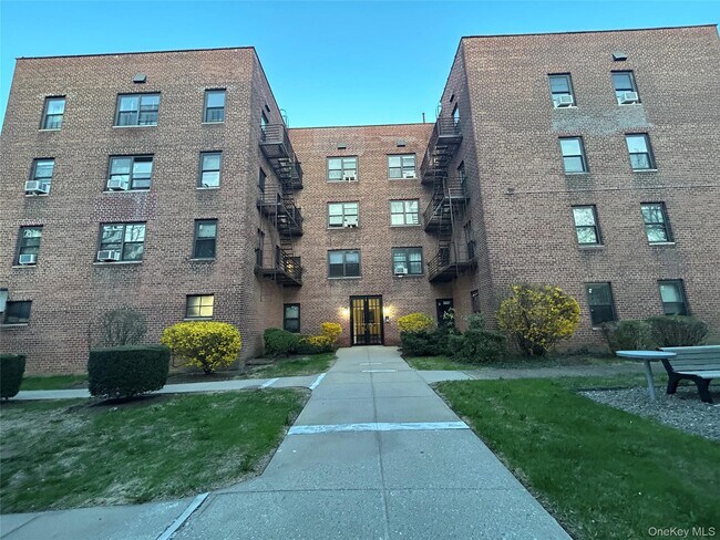 Building Photo - 470 N Broadway