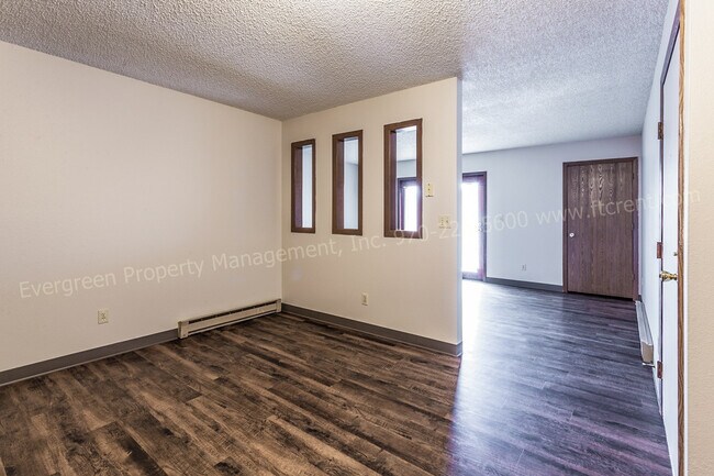 Building Photo - 348 Terri Dr