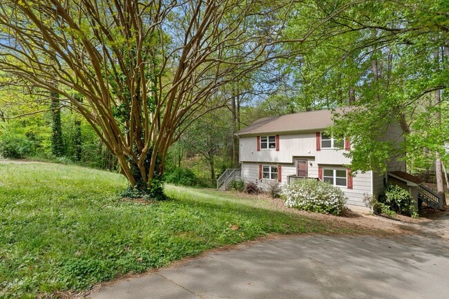 Building Photo - Fully Repainted 2be/1.5ba Duplex With Easy Access To The Highway