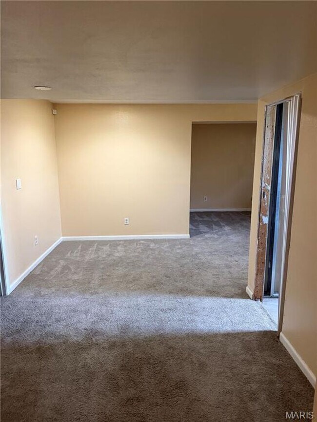 Building Photo - 1203 Advance Dr