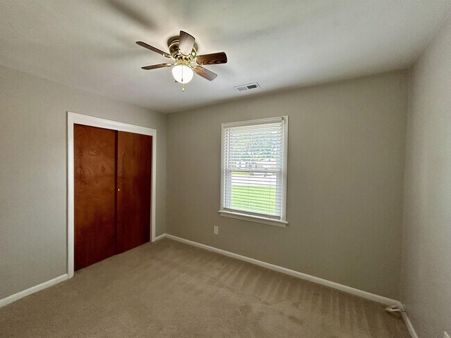 Building Photo - 1004 Hearth Ct