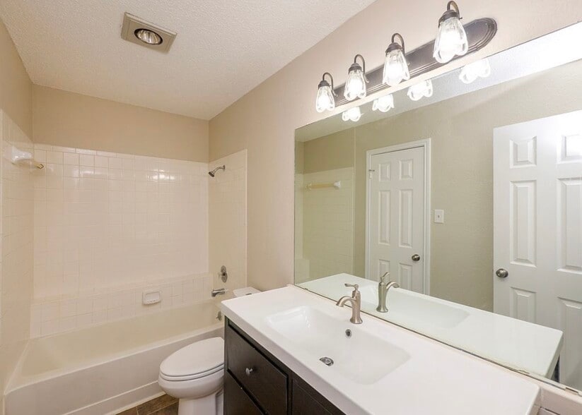Building Photo - 12917 Meehan Dr