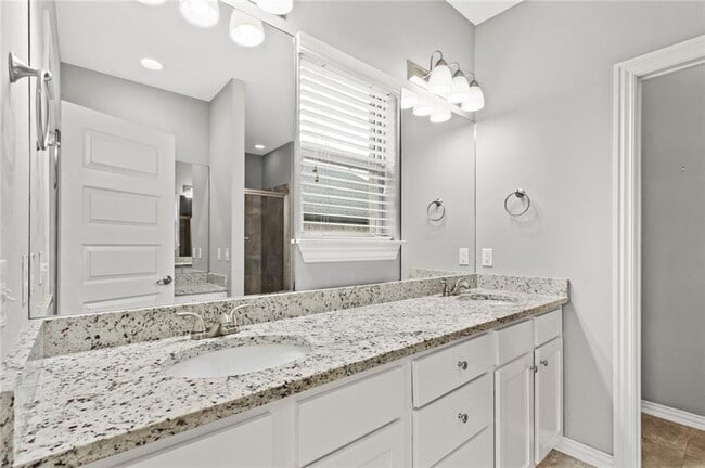 Building Photo - 4400 SW Eggersway Pl