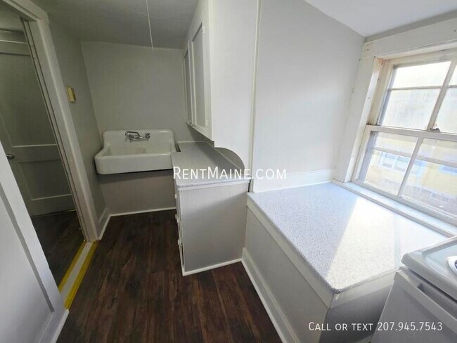 Building Photo - 402-404 Hammond Street-Apt. #3