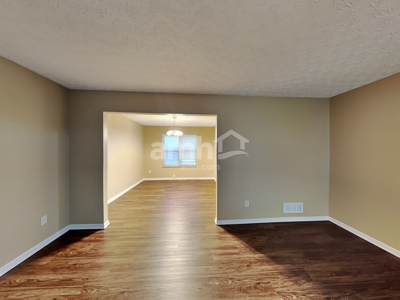 Building Photo - 4460 Landmark Rd