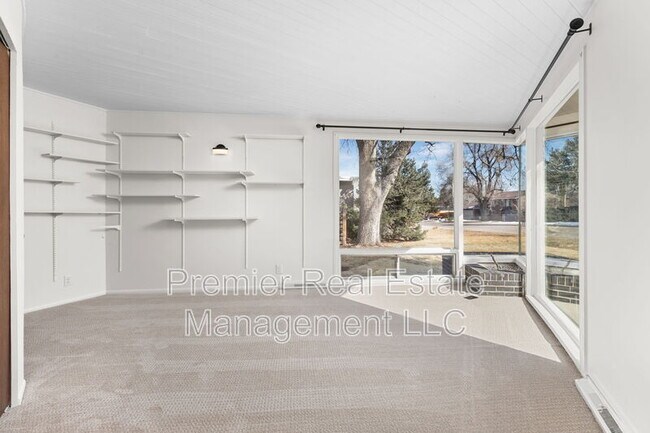 Building Photo - 5905 E Maplewood Ave
