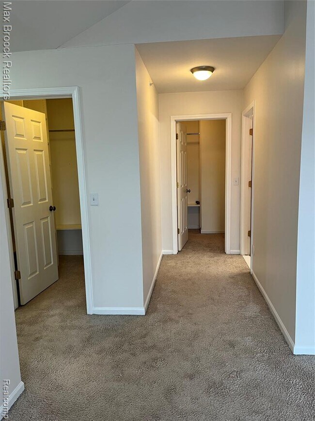 Building Photo - 3255 Camden Dr