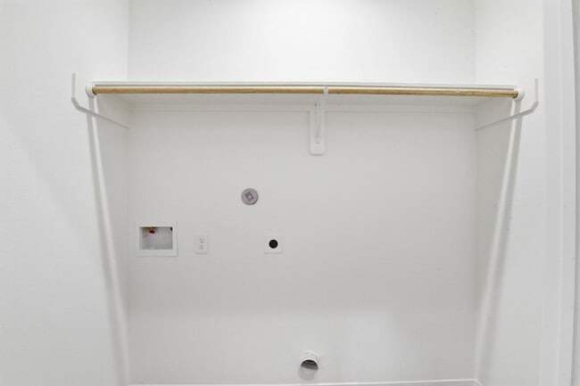 Building Photo - 2521 Maple St