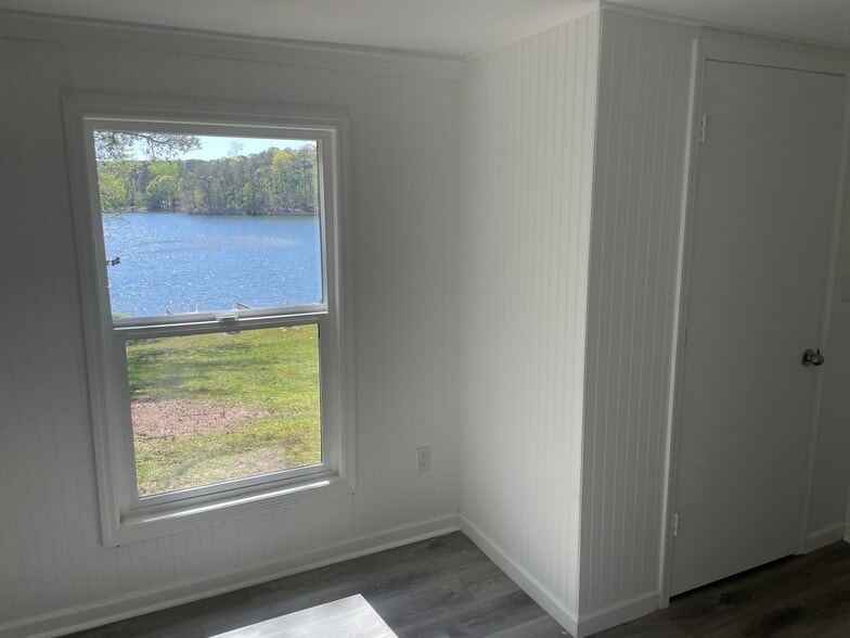 Building Photo - 5197 Woodmont Dr