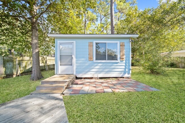 Building Photo - 230 Cool Cove