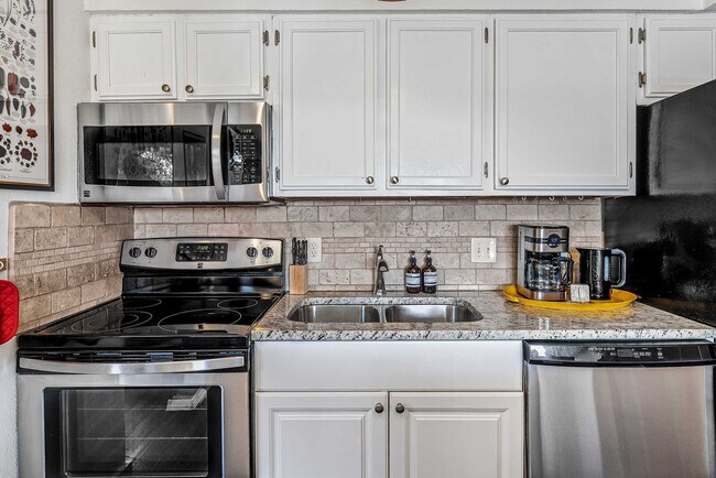 Building Photo - 3018 S 1st St