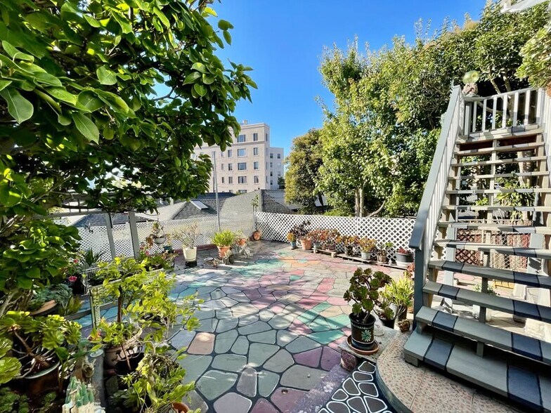 Building Photo - 475 Newton Ave