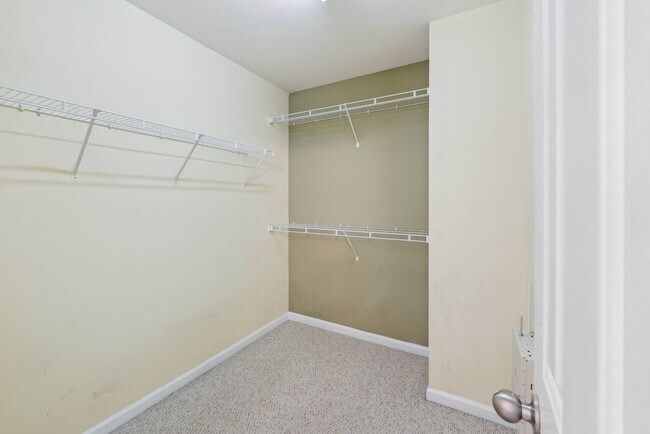 Building Photo - 9520 Mintworth Ave